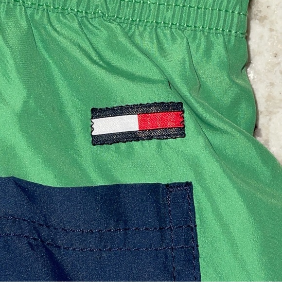 Tommy Hilfiger Jeans Slim Size Small 31” Swim Trunks Green Color Block Short - Picture 3 of 8
